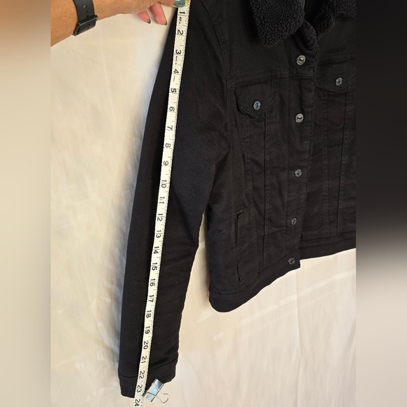 Levi's Sherpa-lined Trucker Jacket - Picture 4 of 7